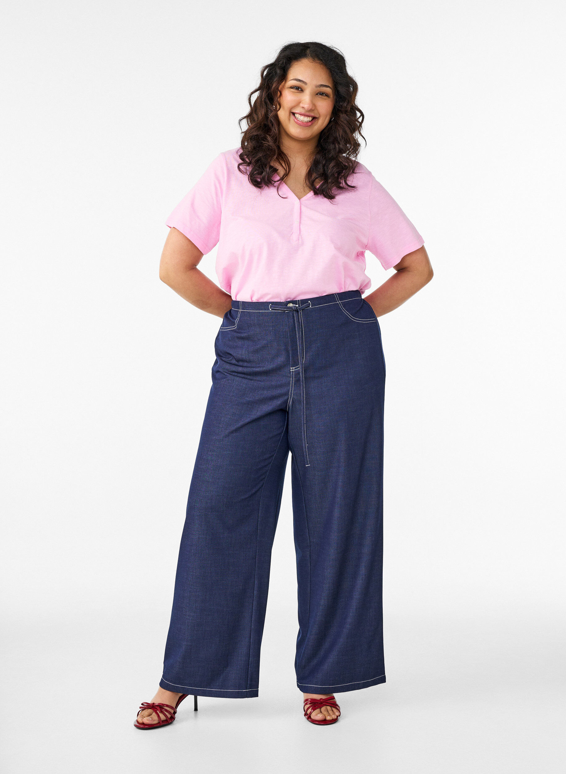 Zizzi T-skjorte med knappdetalj, Rosa, Model image number 1