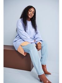 Et blomstrete strikkeplagg, , Model