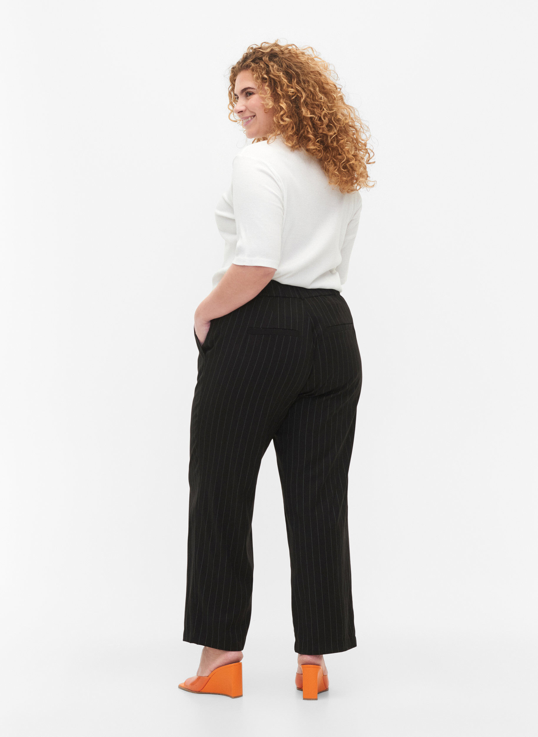 Zizzi Bukser med pinstriper, Black W. Pinstripe, Model image number 1