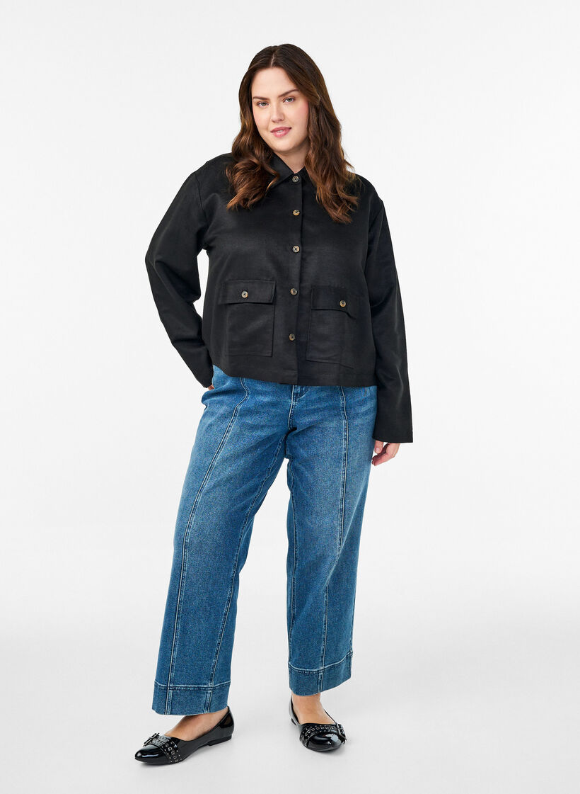 Kort jakke i imitert semsket stoff med lommer, Svart, Model image number 1