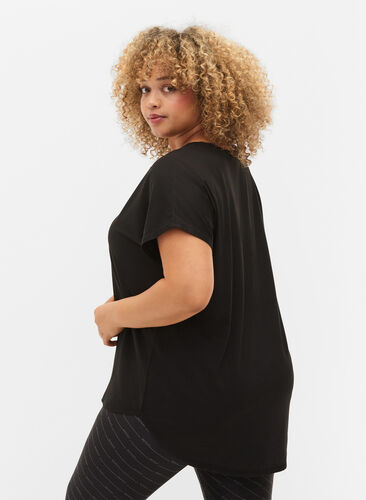 T-skjorte til trening med V-hals, Black, Model image number 1