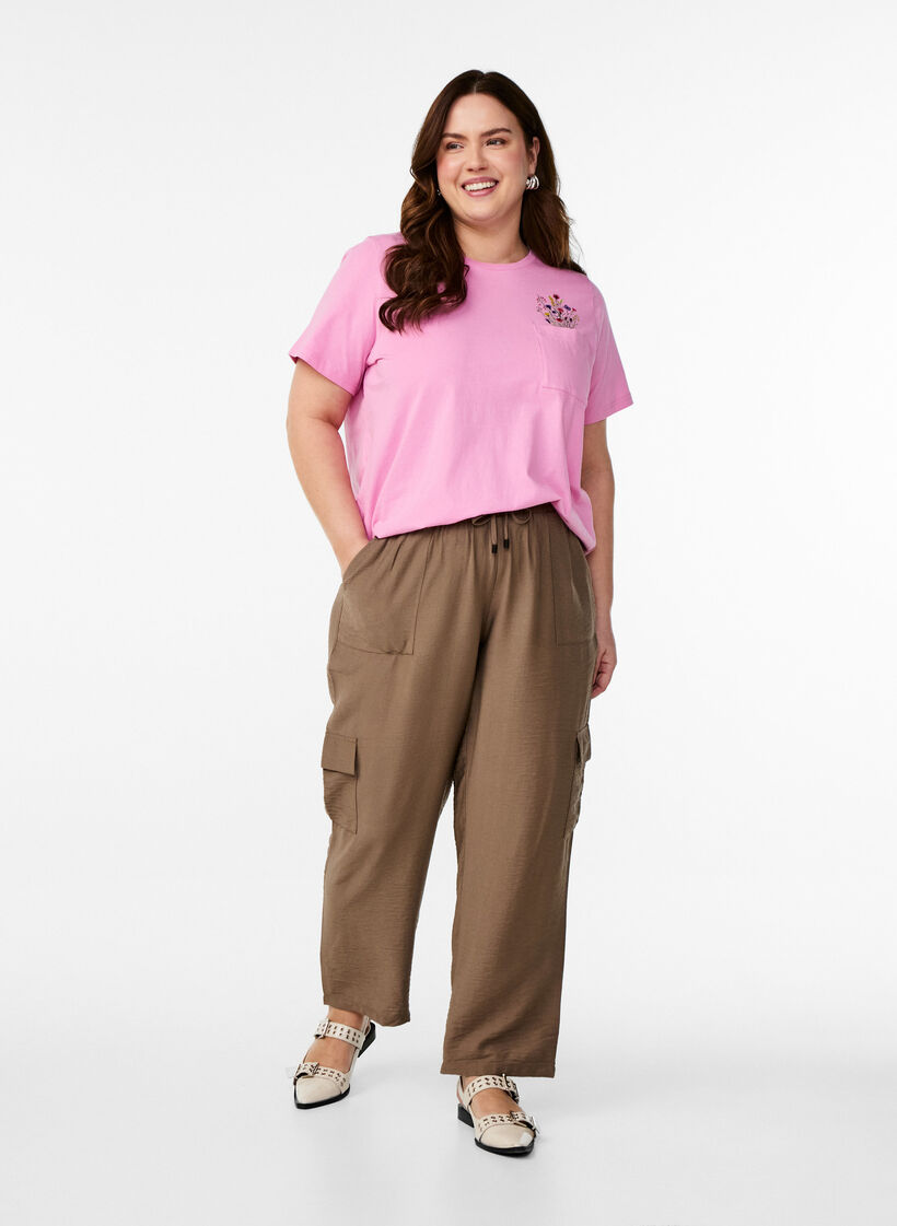 T-skjorte med brystlomme, Rosa, Model image number 1