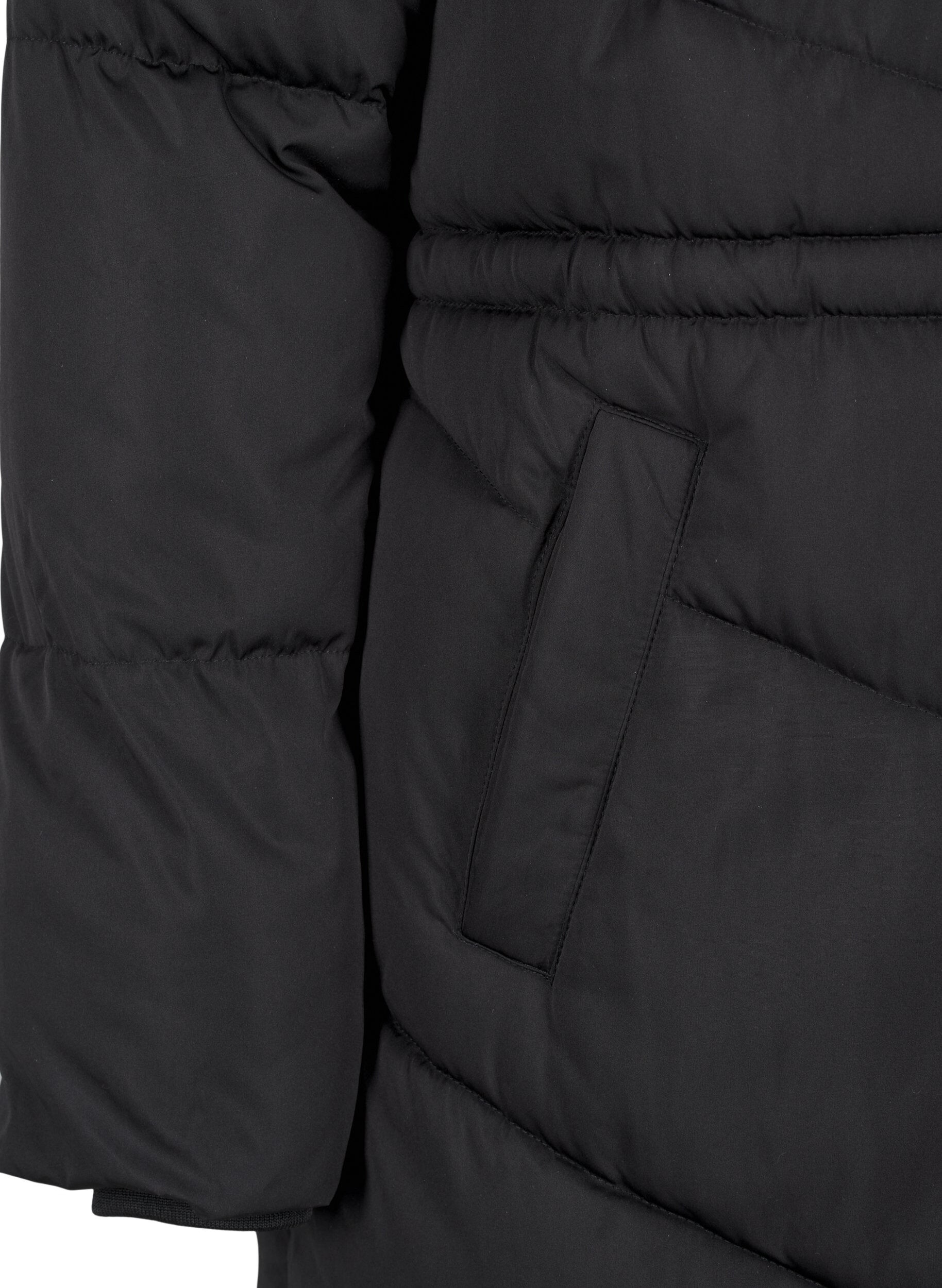 Zizzi Mellomlang vattert jakke med hette, Black, Packshot image number 3