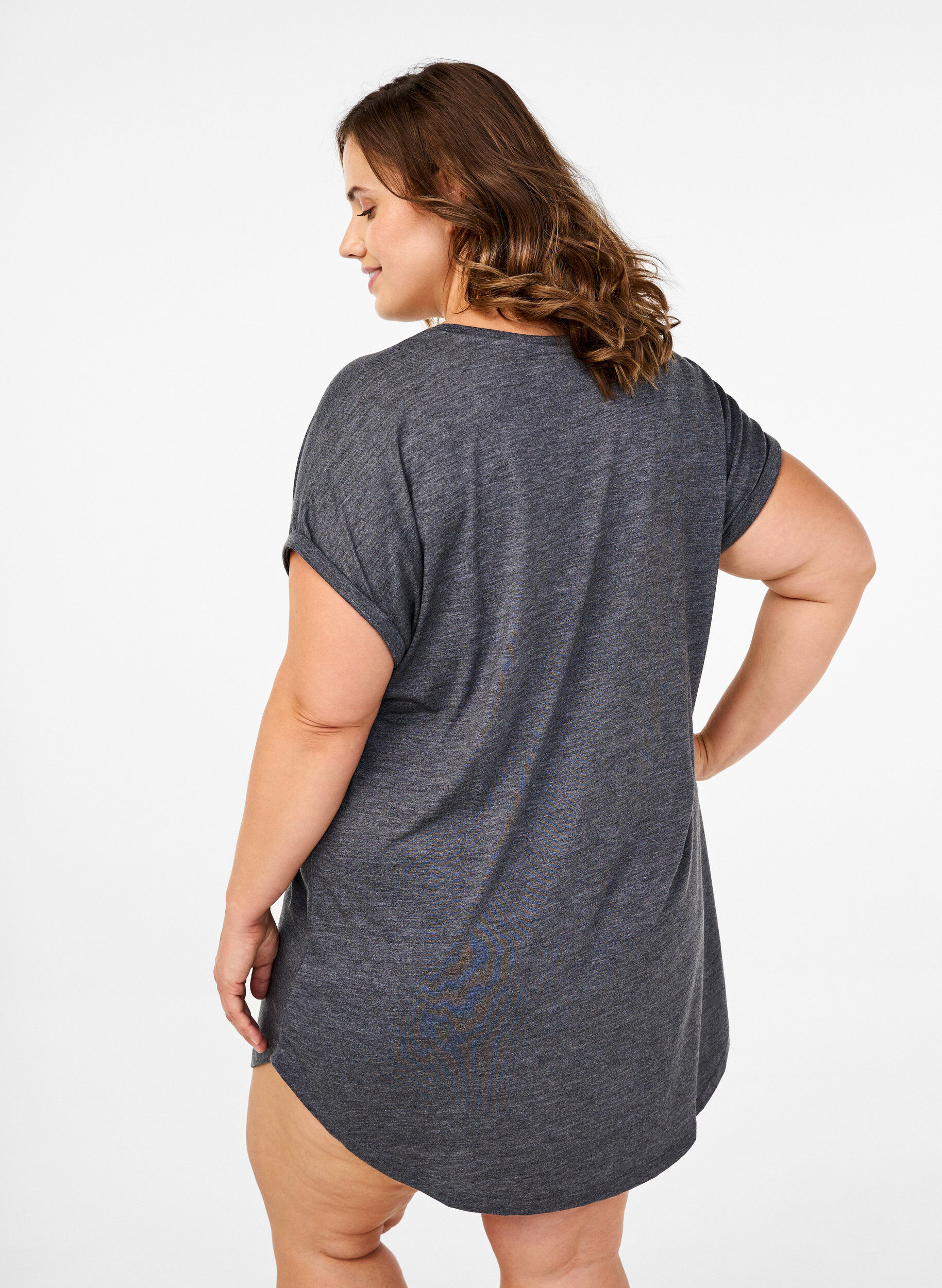 Zizzi Nattkjole med korte ermer og tekstprint, , Model image number 2