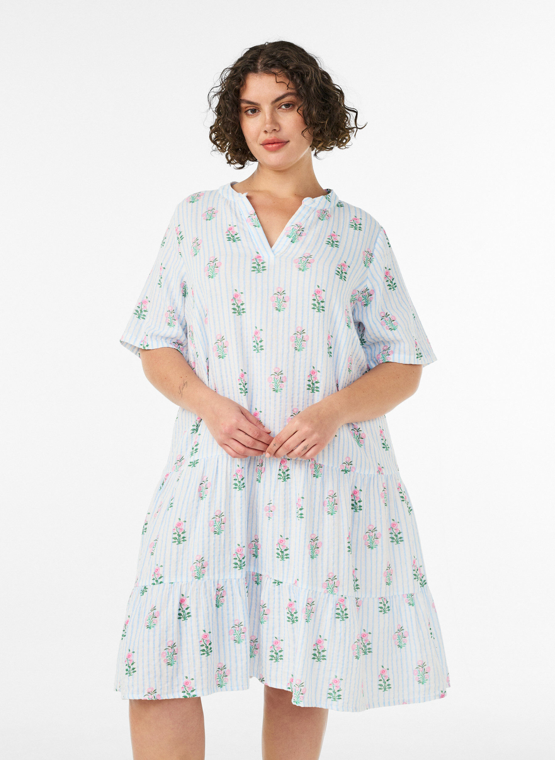 Kort A-linjekjole i bomullsmuslin, Vanilje, Model
