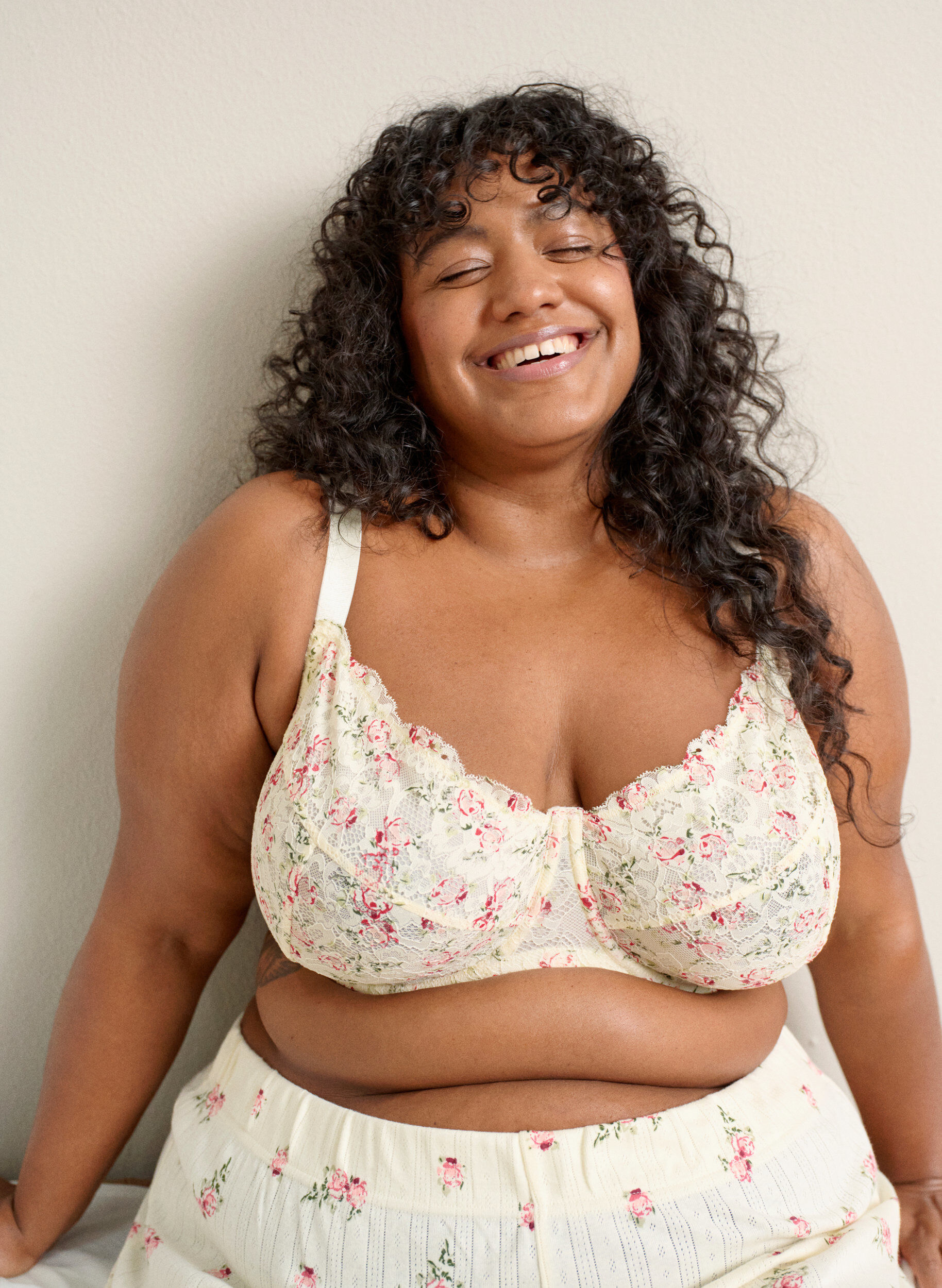 Zizzi Heldekkende BH med blomsterblonder, Hvit, Image image number 0