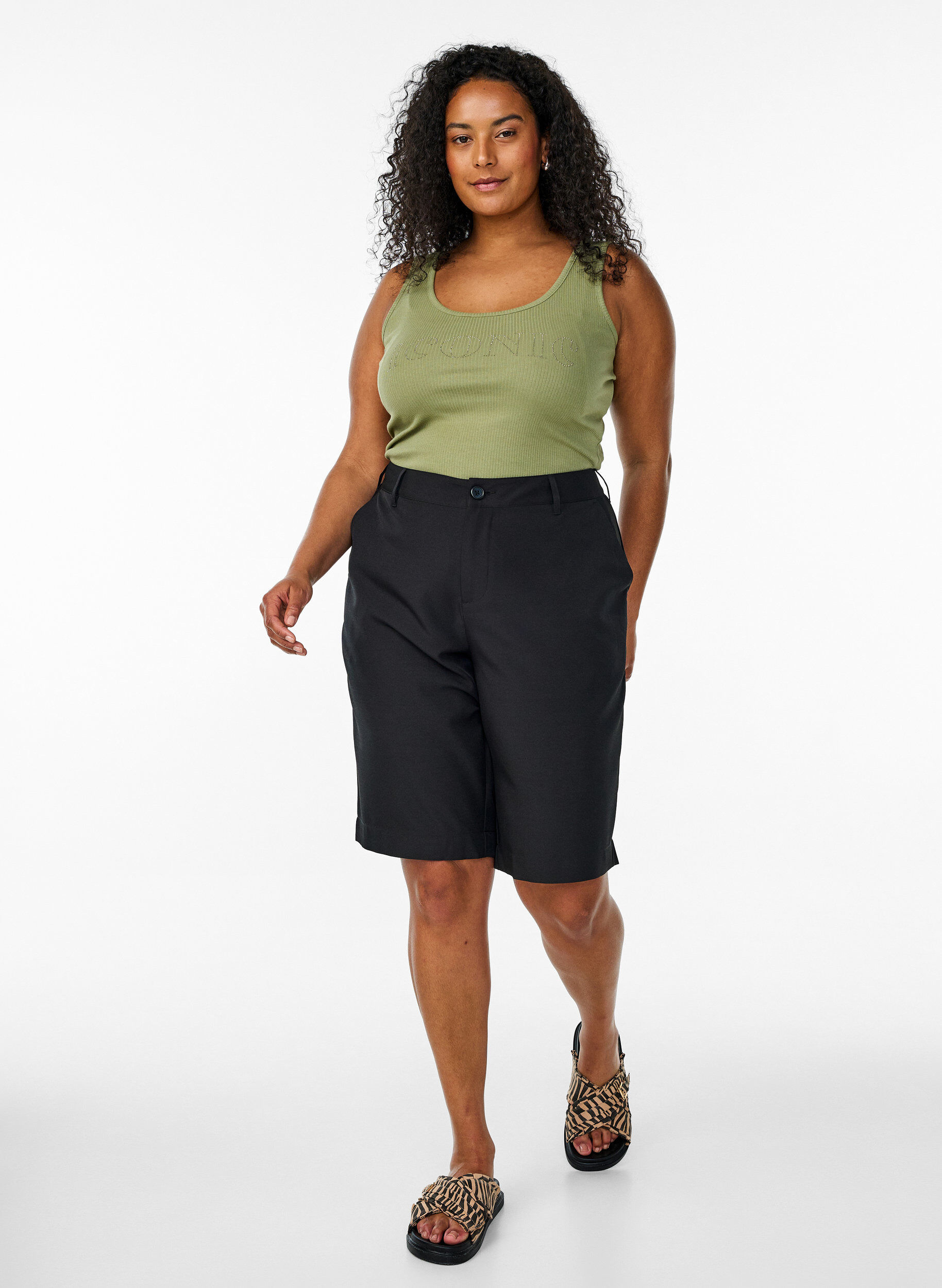 Zizzi Singlet med strass og smal passform, Gr&oslash;nn, Model image number 1