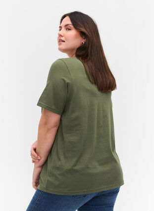 T-skjorte i organisk bomull med V-hals, Thyme, Model image number 1