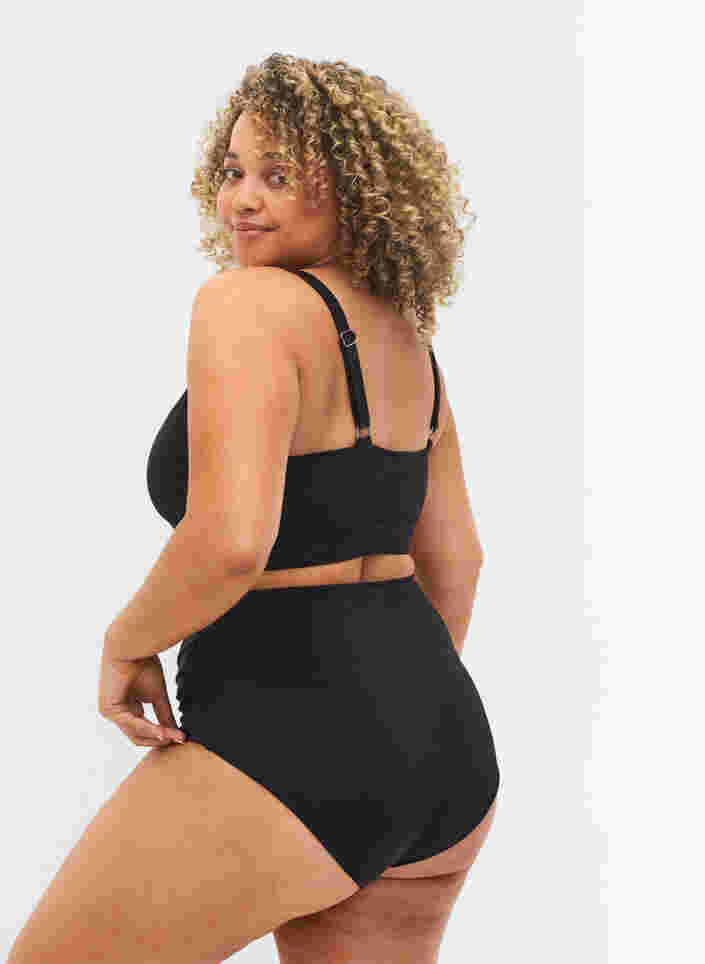 Bikinitruse med høyt liv og draperinger, Black, Model