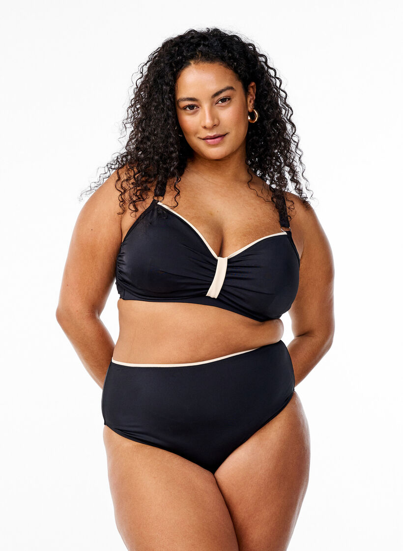 Tai bikinitruse med høy midje, Black, Model