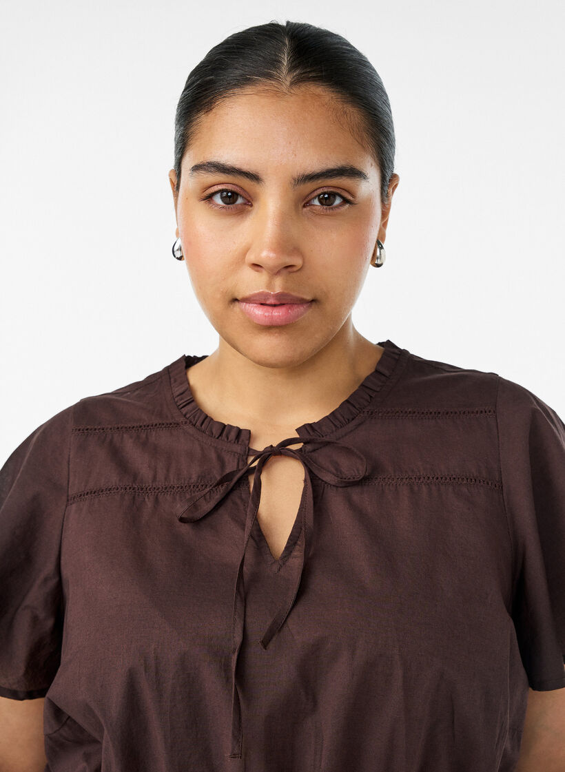 Bluse i bomull med knytesnor og elastisk midje, Brun, Model image number 3