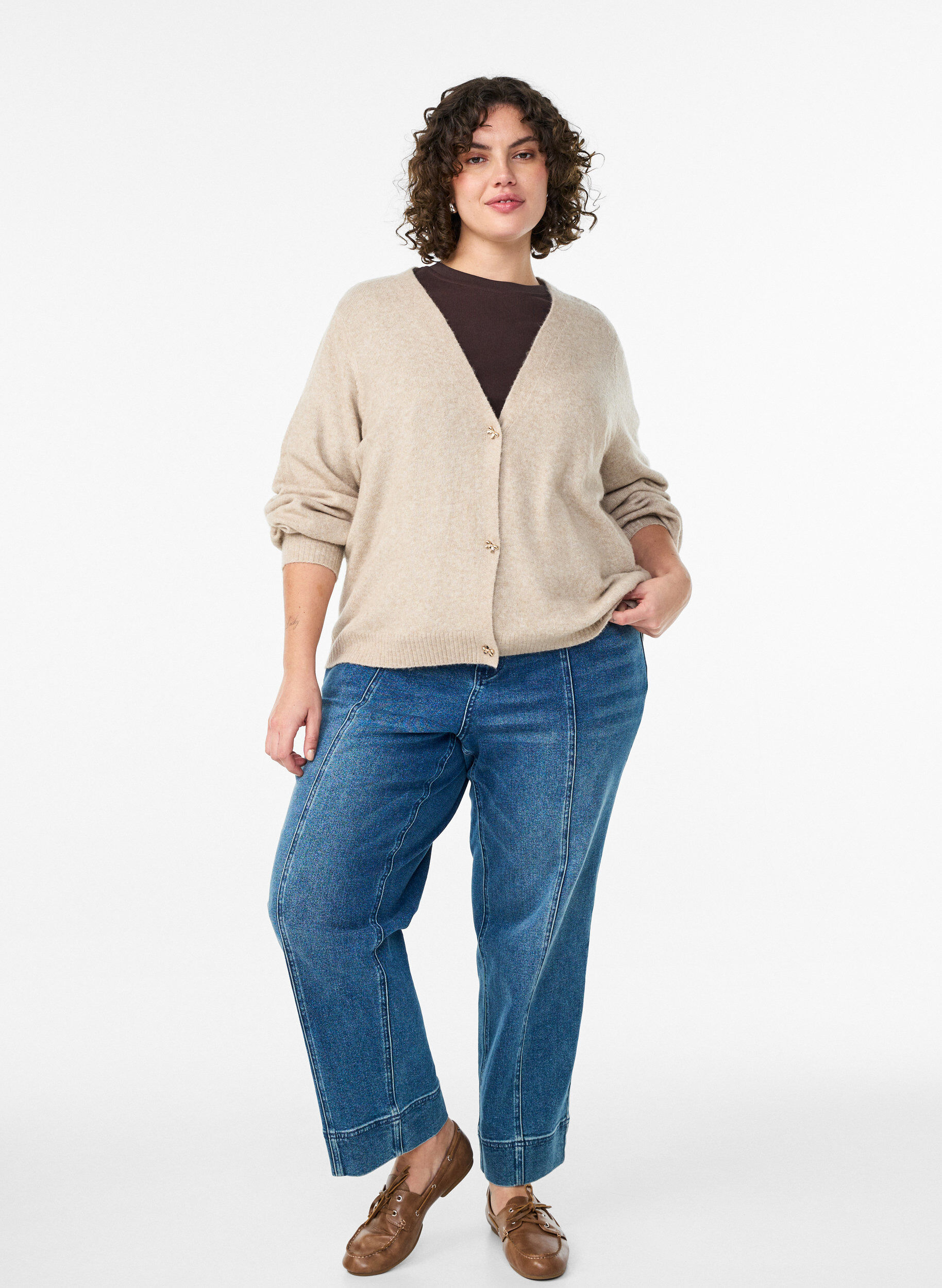 Zizzi Strikkecardigan med ull og sl&oslash;yfeknapper, Beige, Model image number 1