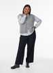 Mønstret strikkevest med dekorative knapper, Grå, Model image number 1