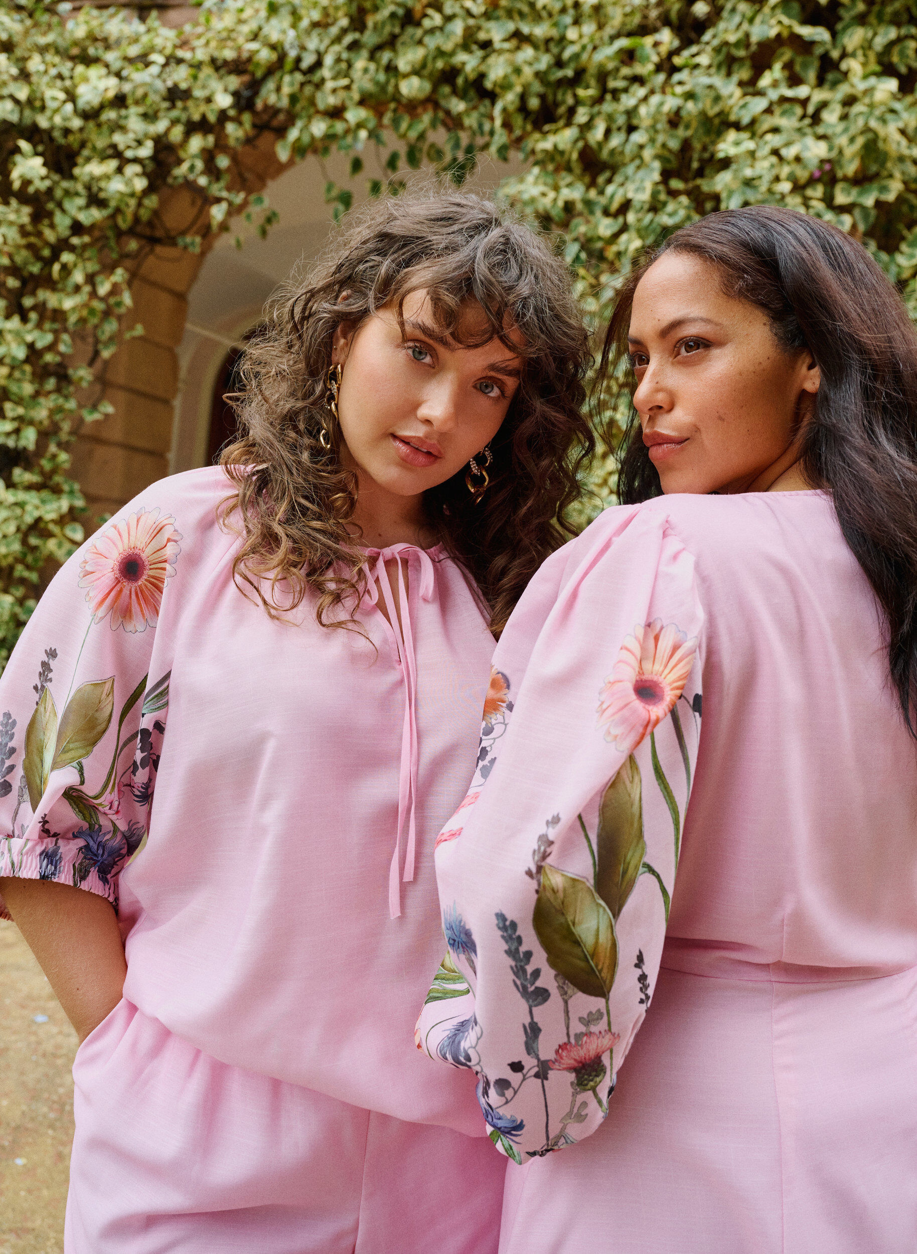 Zizzi Bluse med knytedetalj og blomstrete ermer, Rosa, Image image number 0