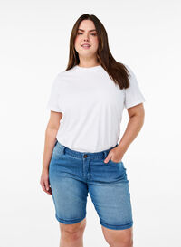 Slim fit Emily-shorts med normalhøy midje, Blå Slim fit Emily-shorts med normalhøy midje, Blå, Model