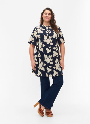 Zizzi FLASH - Blomstrete tunika med korte ermer, Blue White Flower, Model image number 2