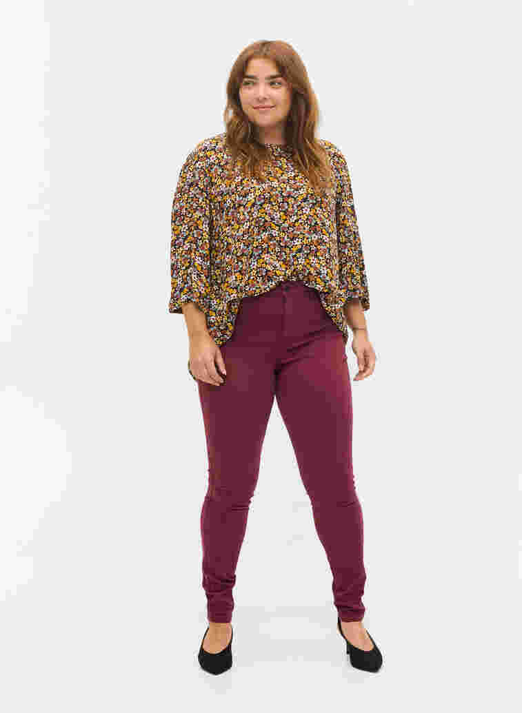 Super slim Amy jeans med høyt liv, Port Royal, Model