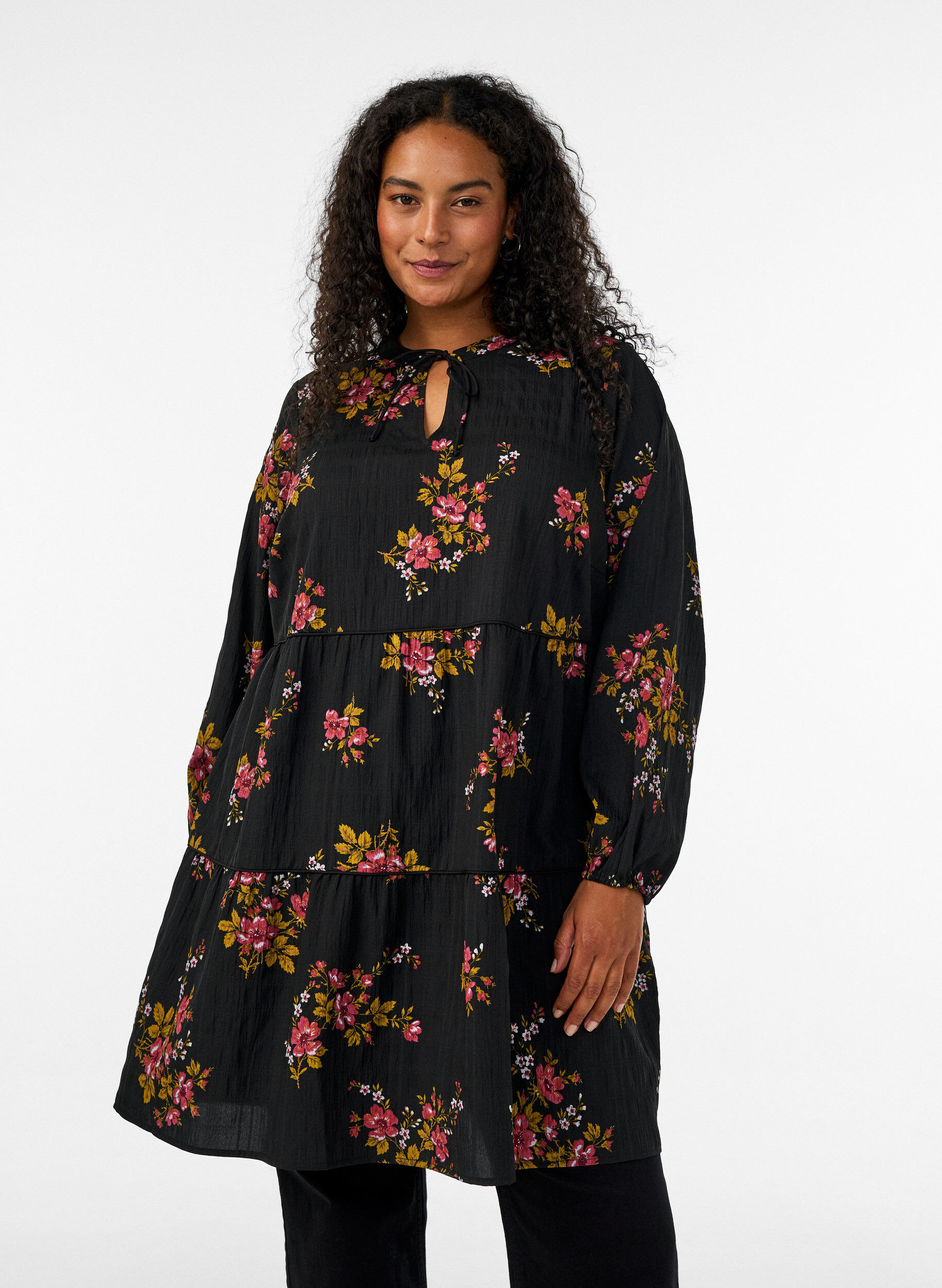 ZizziBlomsterm&oslash;nstret kjole med knytelukking, Svart, Model image number 0