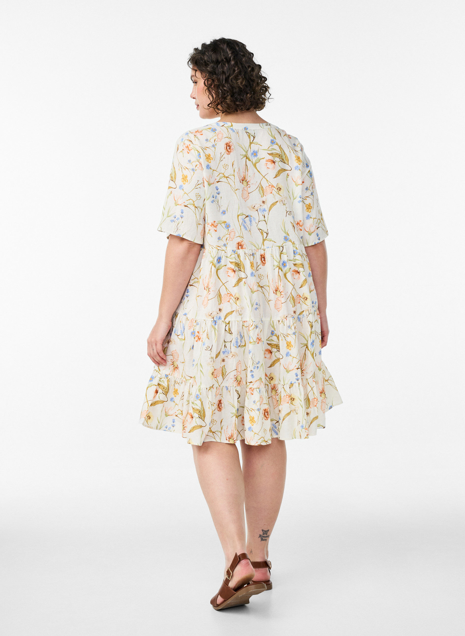 Zizzi Knelang A-linje kjole i lin og viskose, Vanilje, Model image number 2