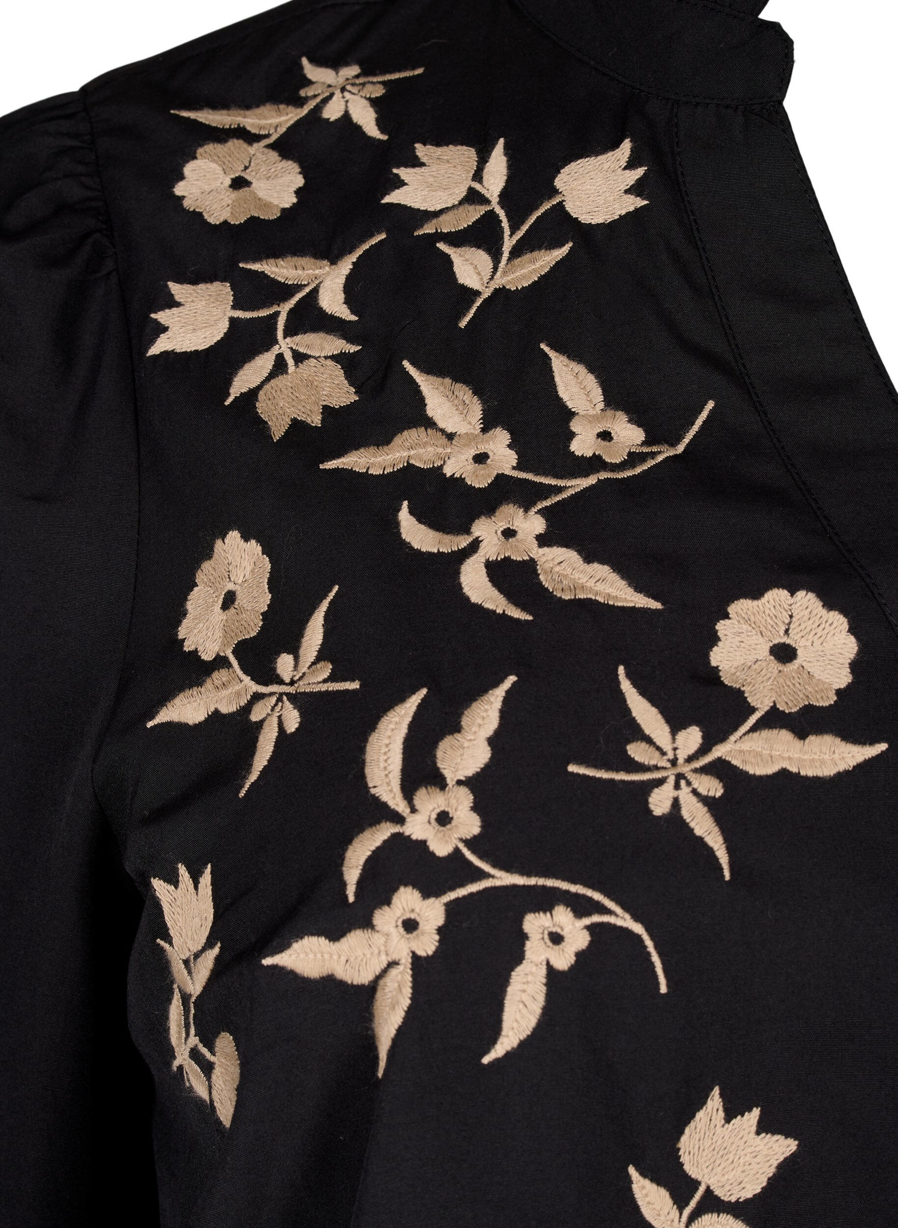 Zizzi Skjortebluse med broderte blomster og 3/4-ermer, Black W. Beige Emb. , Packshot image number 3