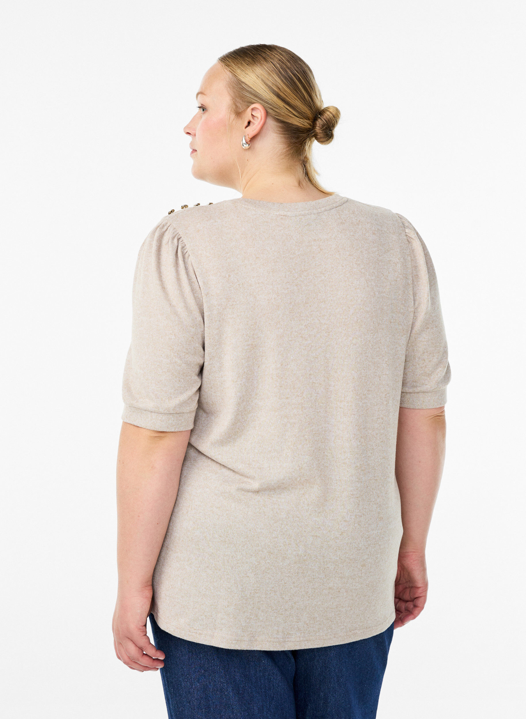 Zizzi Bluse med knappedetaljer og korte puffermer, Beige, Model image number 2