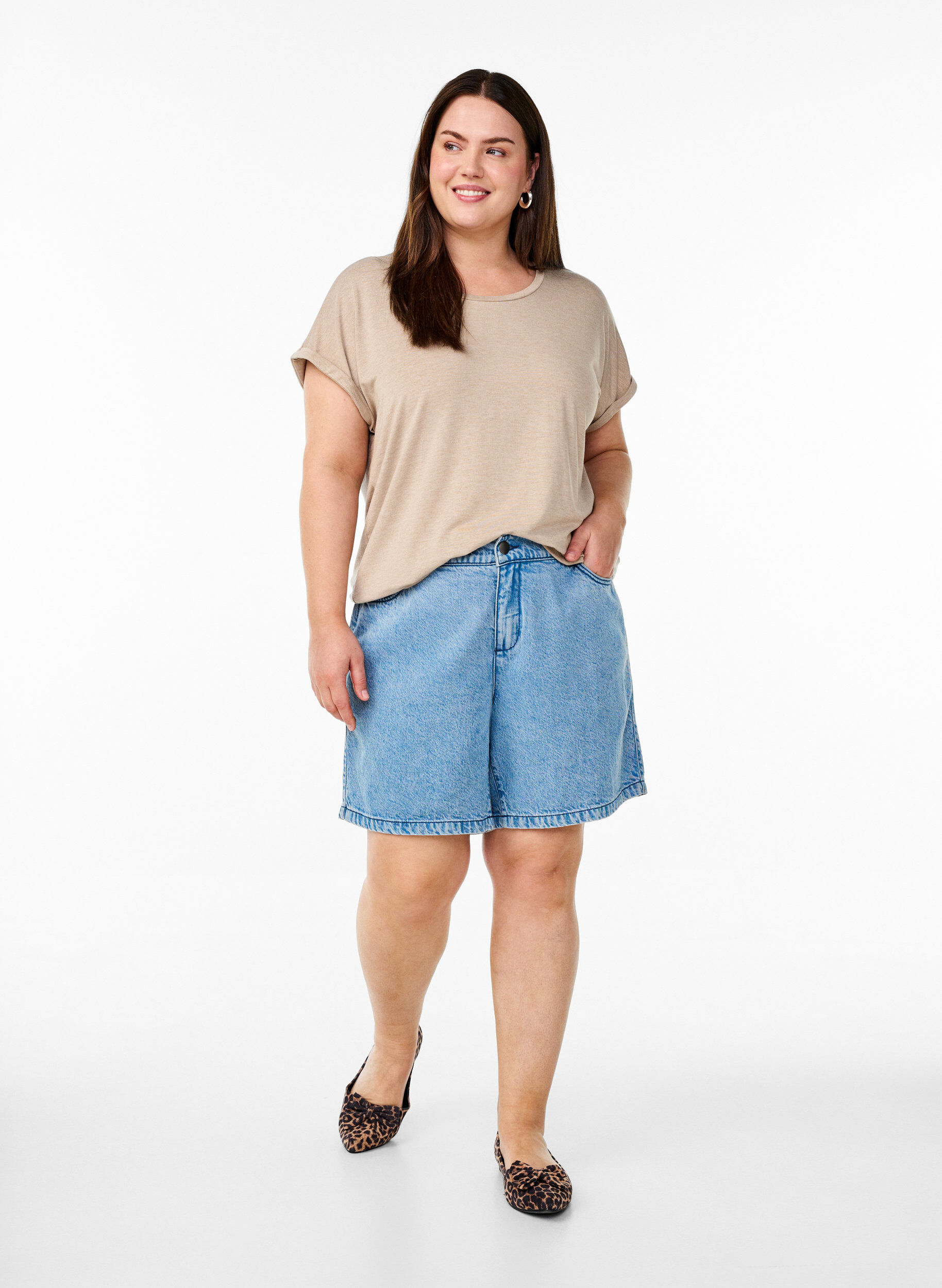 Zizzi Loose t-skjorte med rund hals, Brun, Model image number 1