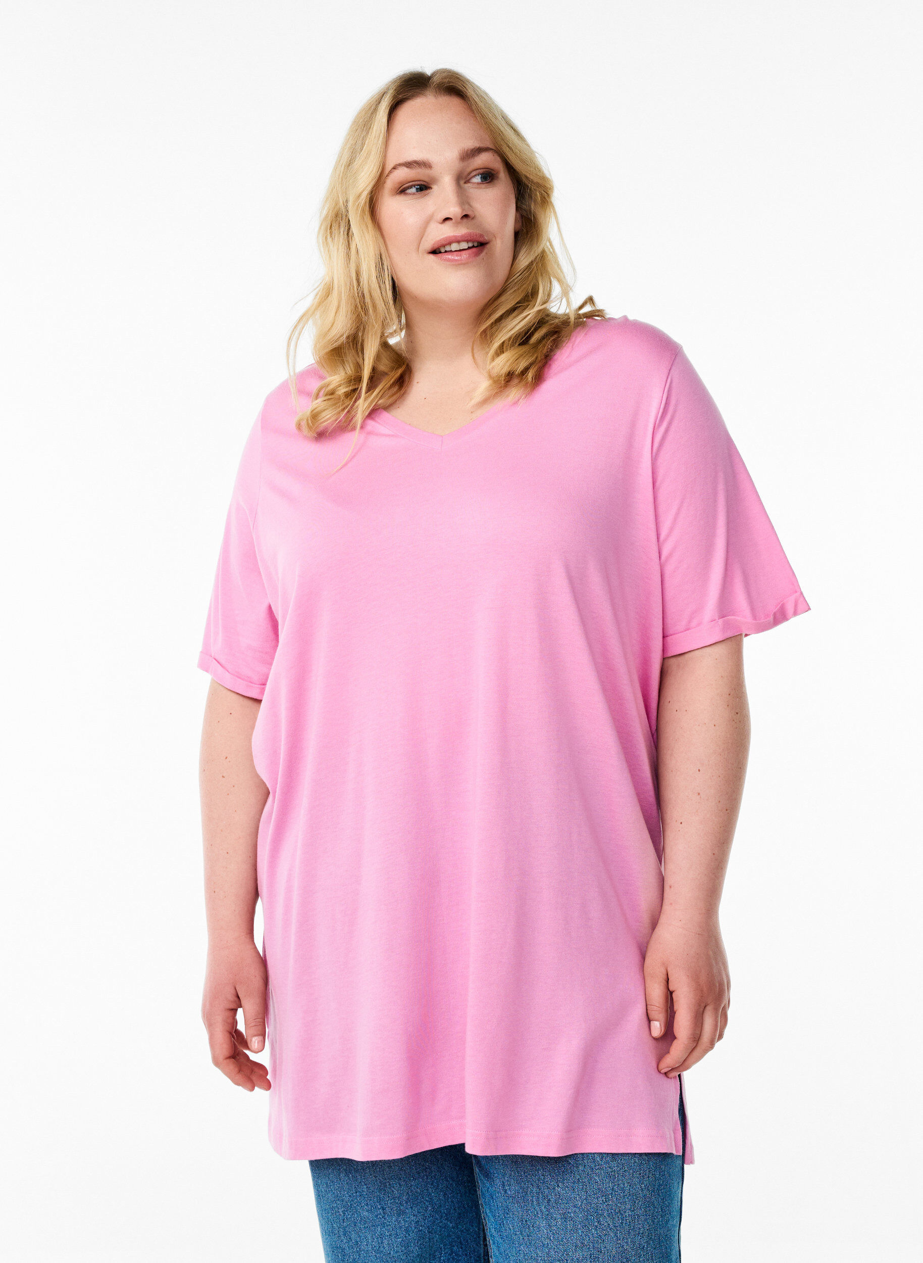 Zizzi Ensfarget oversized t-skjorte med V-hals, Rosa, Model image number 0