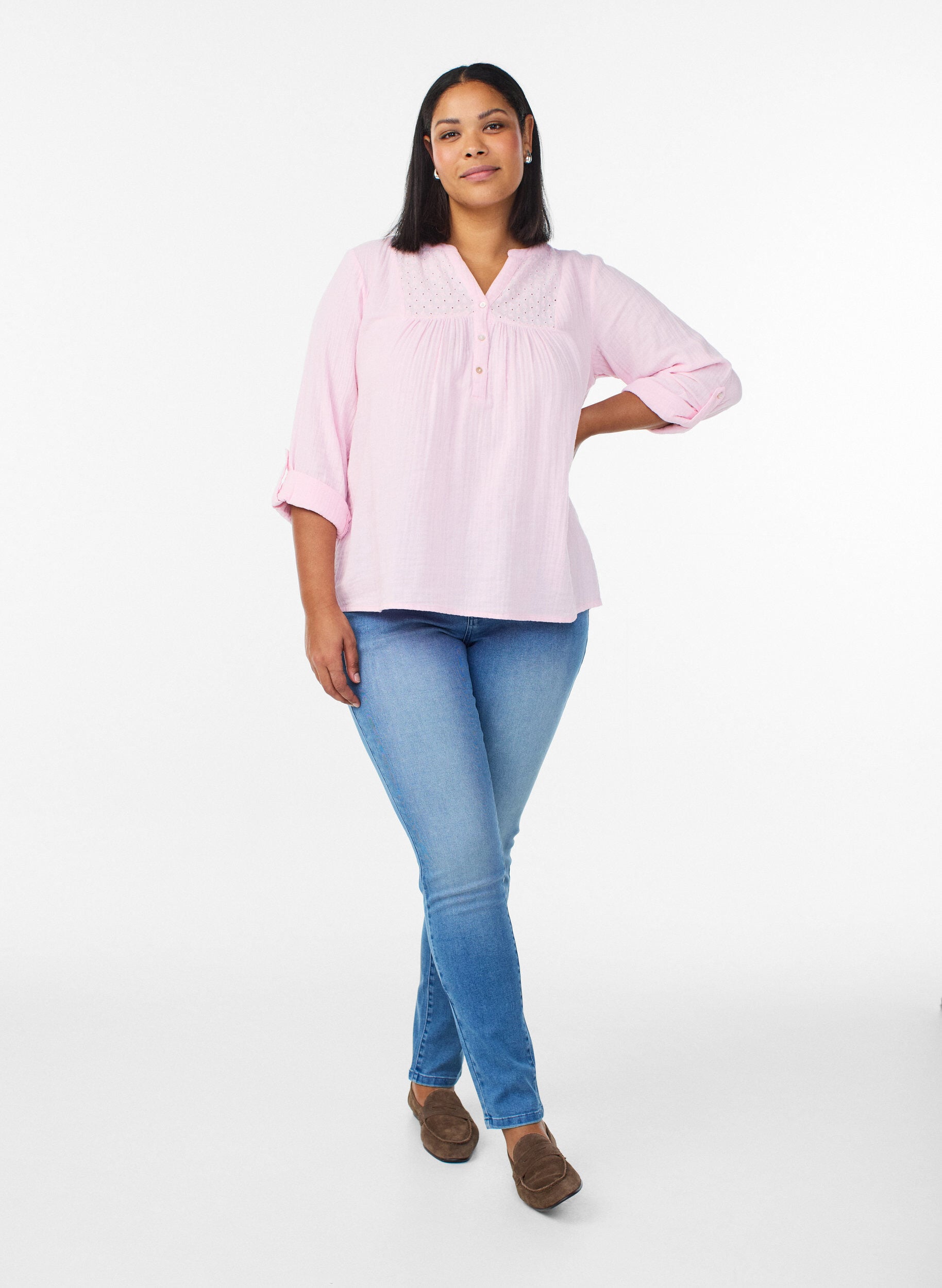 Slim fit Emily jeans med normal h&oslash;yde i livet, Bl&aring;, Model