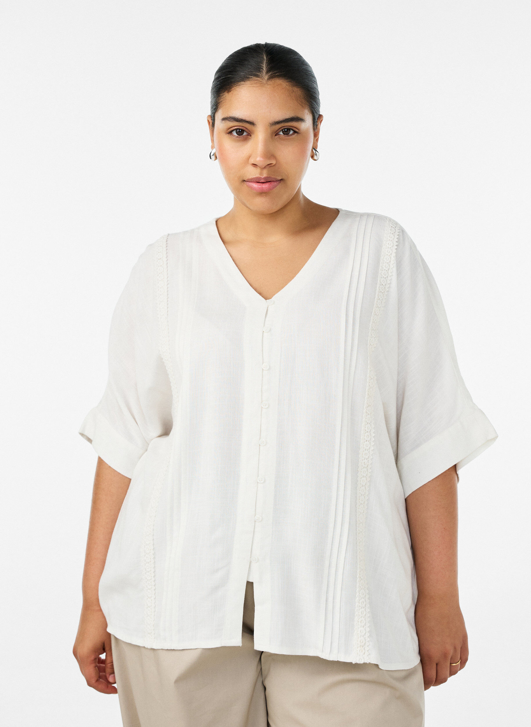ZizziViskosebluse med heklet kant og knapper, Vanilje, Model image number 0