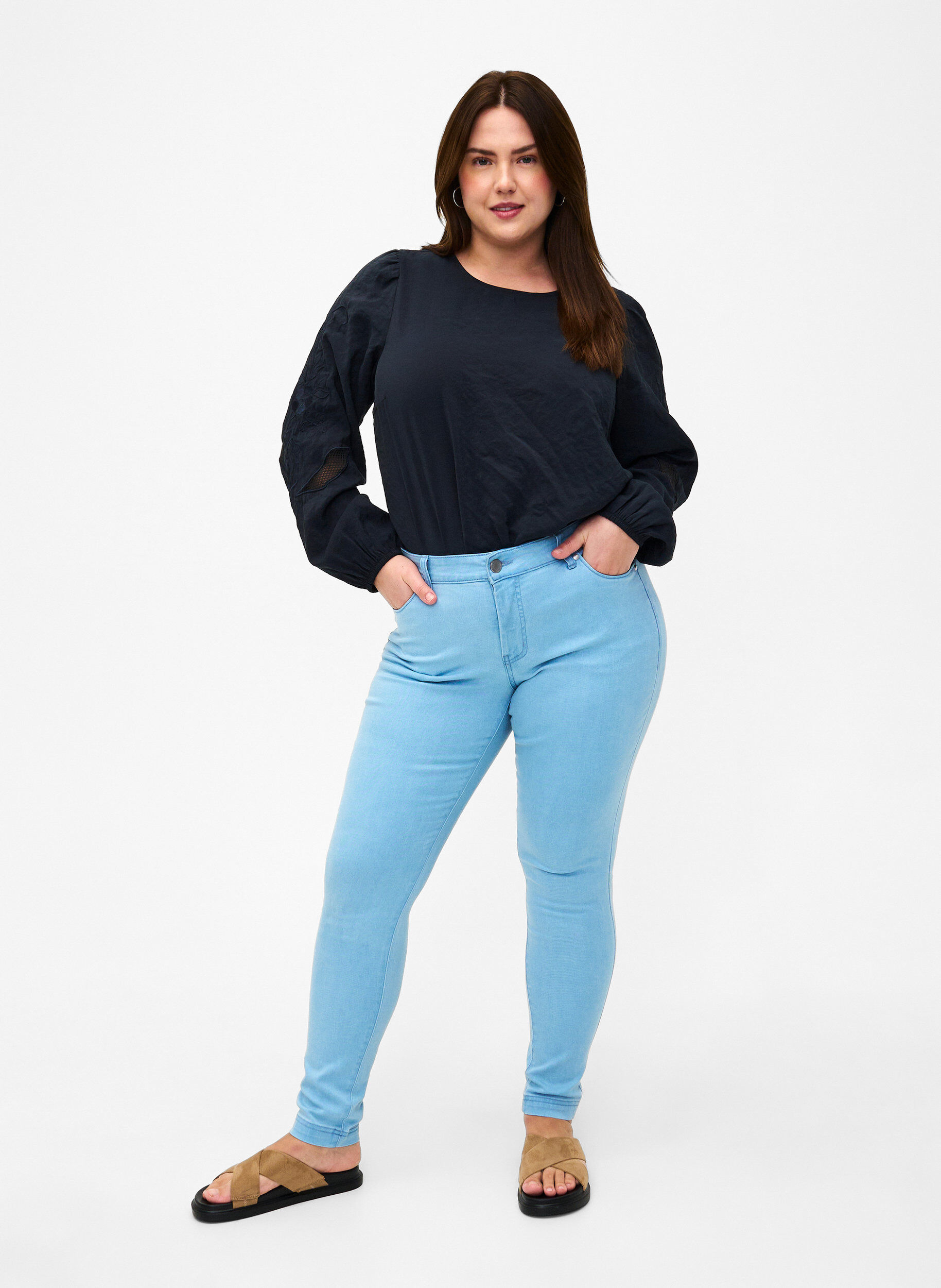 Zizzi Viona jeans med normal midje, Bl&aring;, Model image number 0