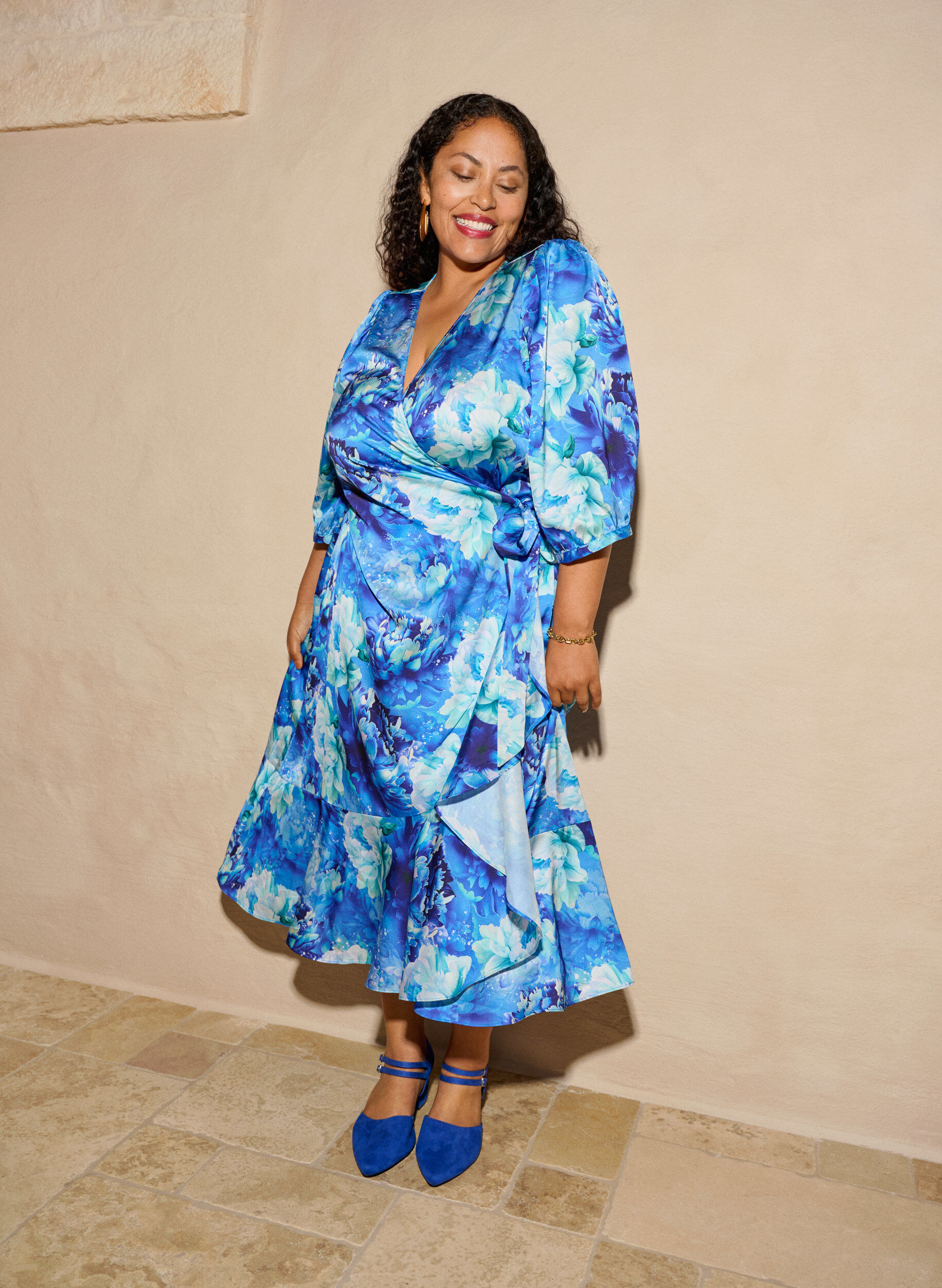 Zizzi Blomstret omslagskjole med 3/4 ermer, Bl&aring;, Image image number 0