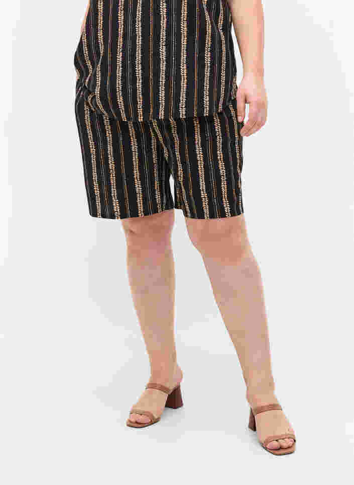 Mønstrete shorts med lommer, Graphic Stripe, Model image number 2