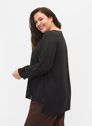 Zizzi Ensfarget skjorte med V-hals, Black, Model image number 2