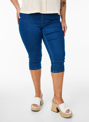 Zizzi Denim-knebukser med elastisk linning, Dark Blue Denim, Model image number 2