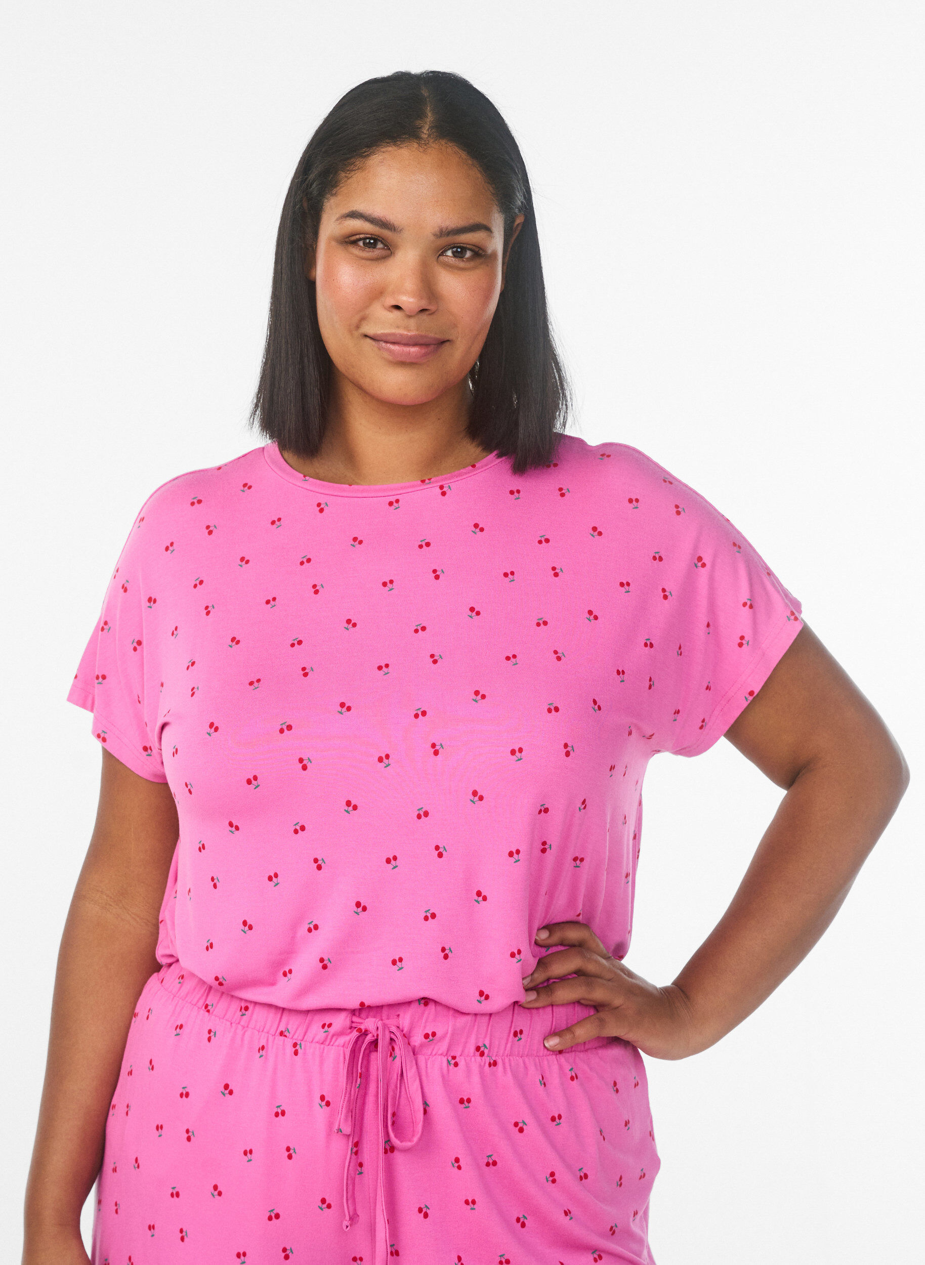 Pyjamashorts i viskosejersey med et heldekkende trykk, Rosa, Model