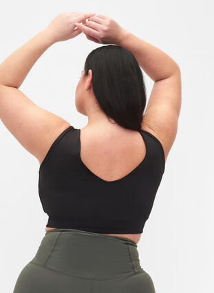 CORE, MID SUPPORT SPORTS BRA - Sports-BH med V-skjæring på ryggen, Black, Model image number 1