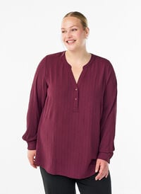FLASH - Skjortebluse med nålestriper, Rød FLASH - Skjortebluse med nålestriper, Rød, Model
