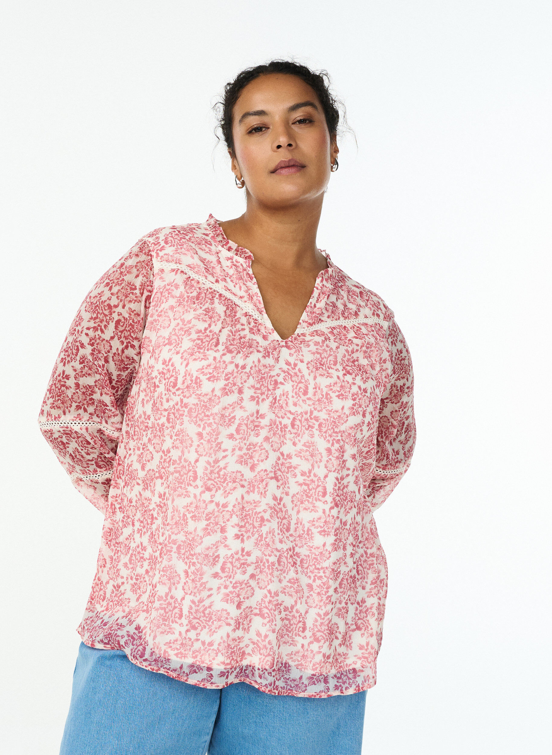 Chiffonbluse med blomstertrykk og heklekant, R&oslash;d, Model