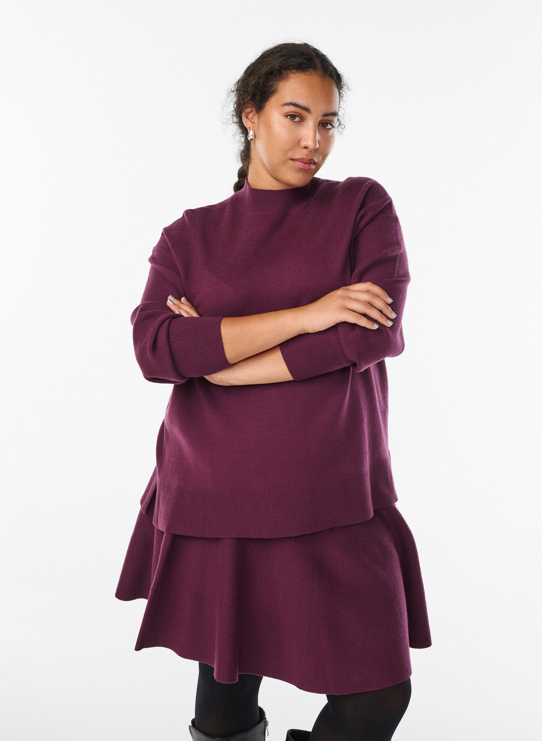 Strikkebluse med h&oslash;y hals, M&oslash;rk Bordeaux, Model