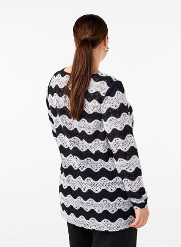 Zizzi Strikket bluse med bølgemønster, Black Stripe, Model image number 1