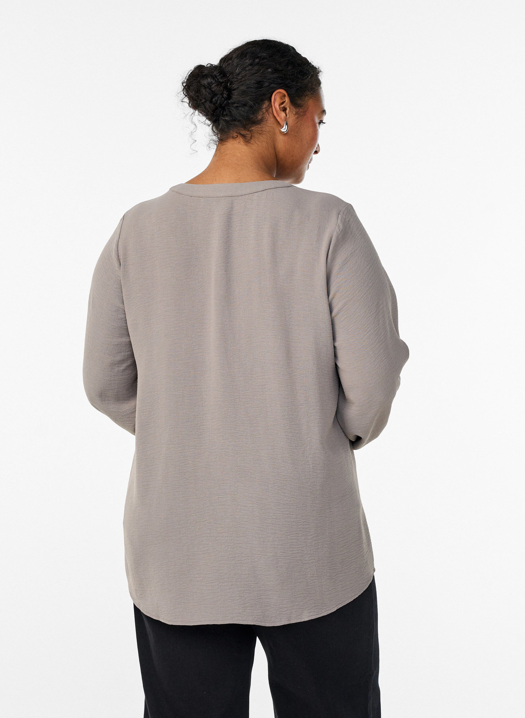 ZizziBluse med smockmansjetter og V-hals, Beige, Model image number 2