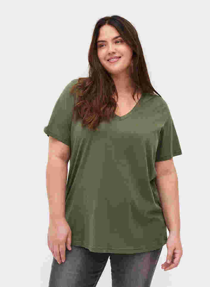 T-skjorte i organisk bomull med V-hals, Thyme, Model