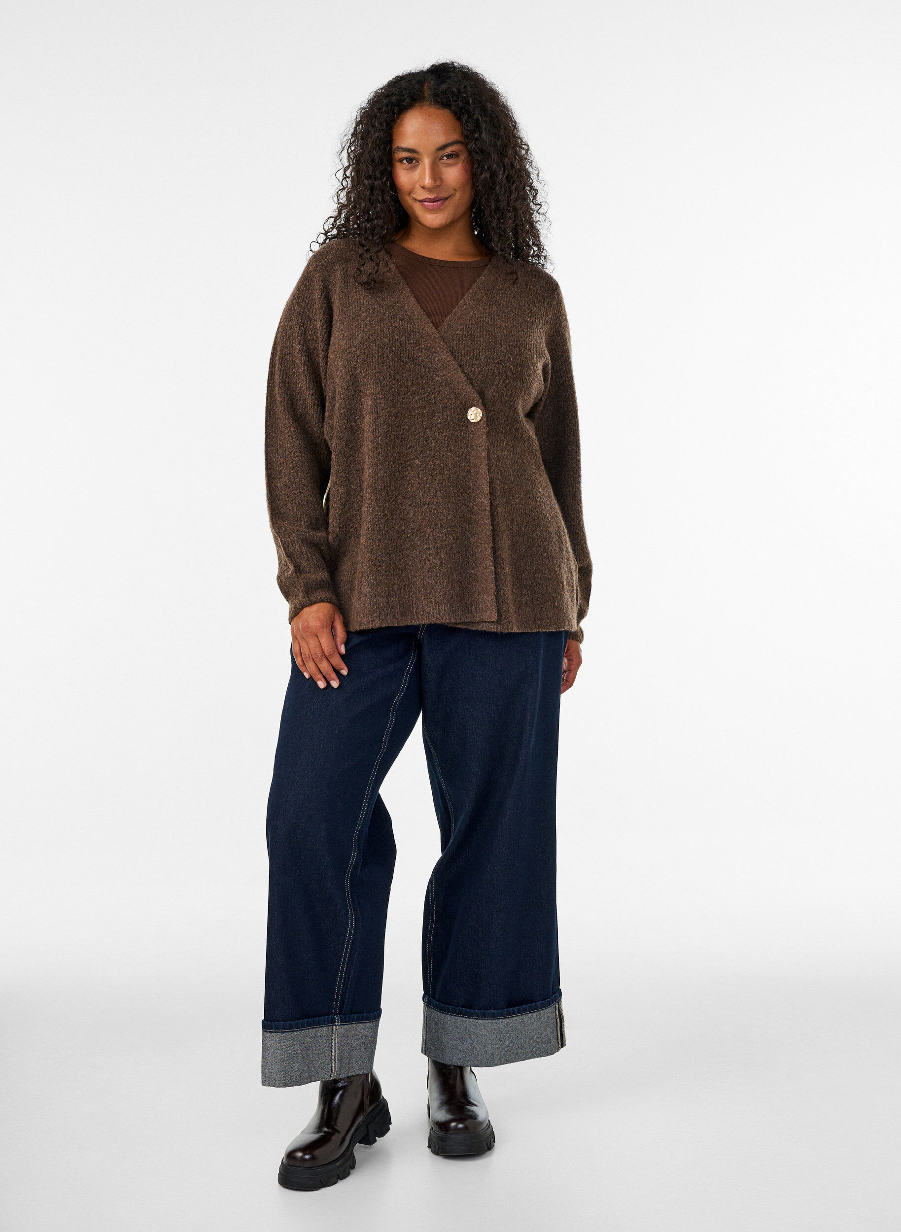 ZizziStrikket cardigan med asymmetrisk lukking, Brun, Model image number 1