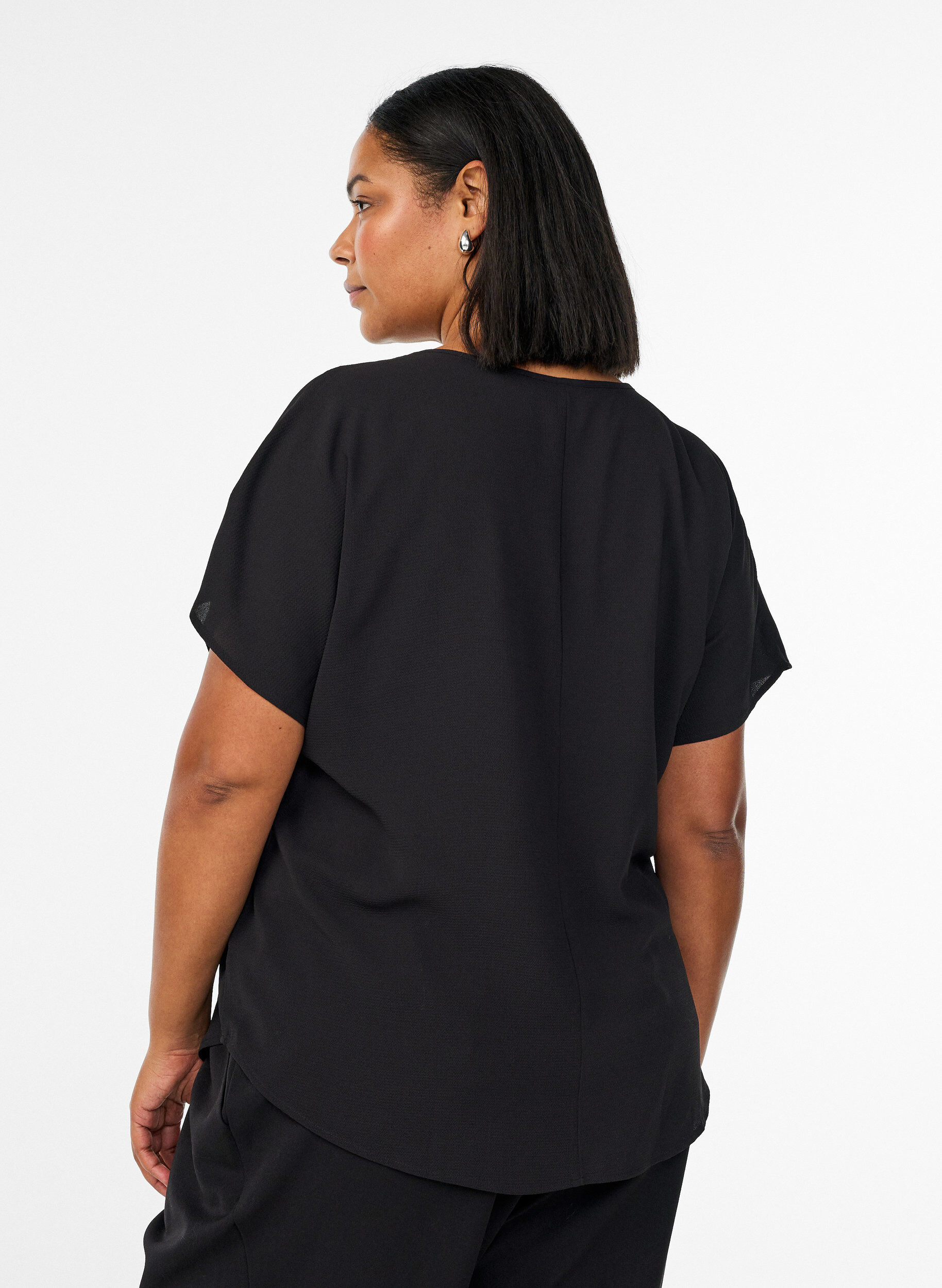 ZizziKortermet bluse med rund hals, Svart, Model image number 2