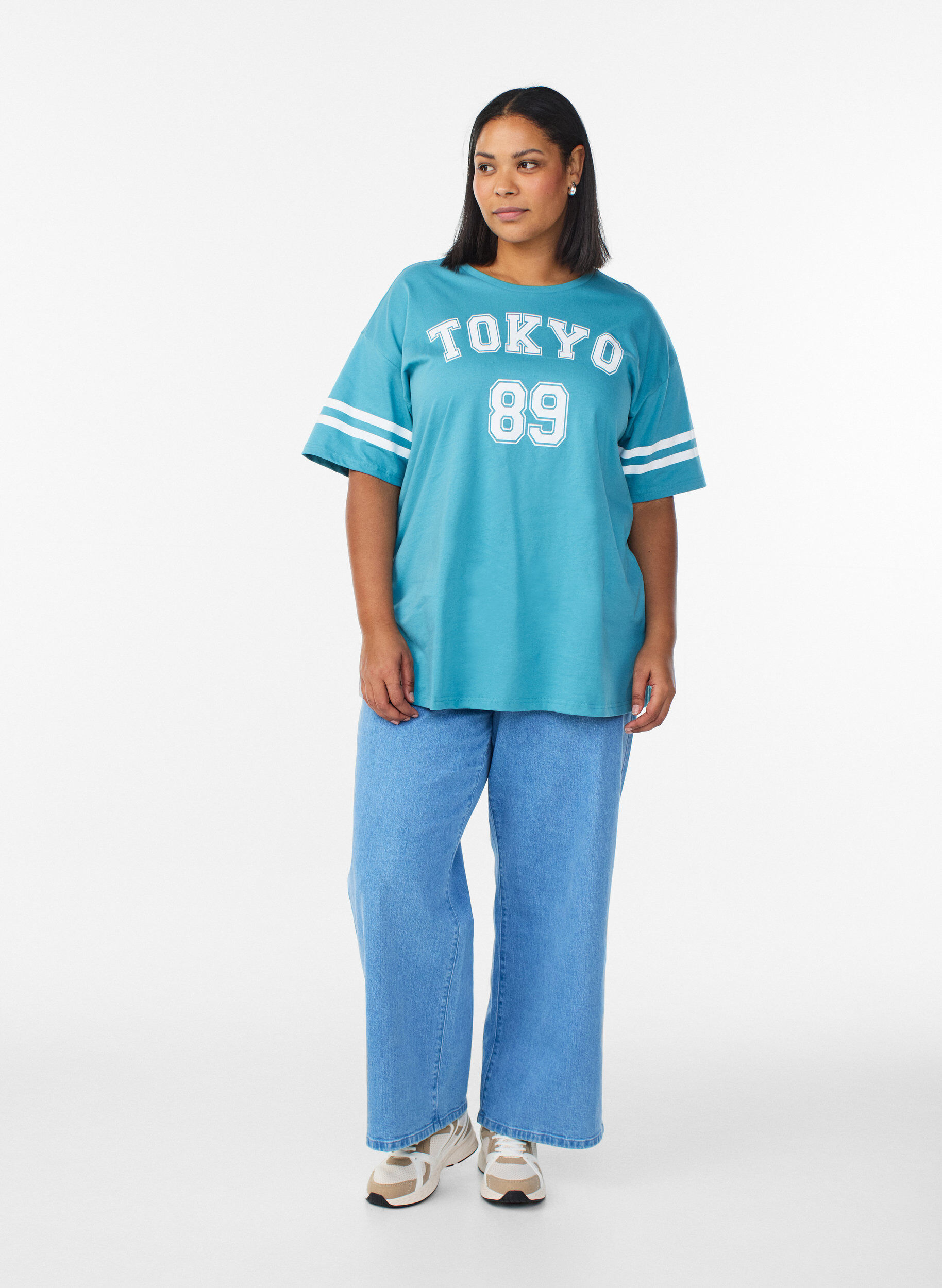 Zizzi Sporty oversized college T-skjorte, Bl&aring;, Model image number 1