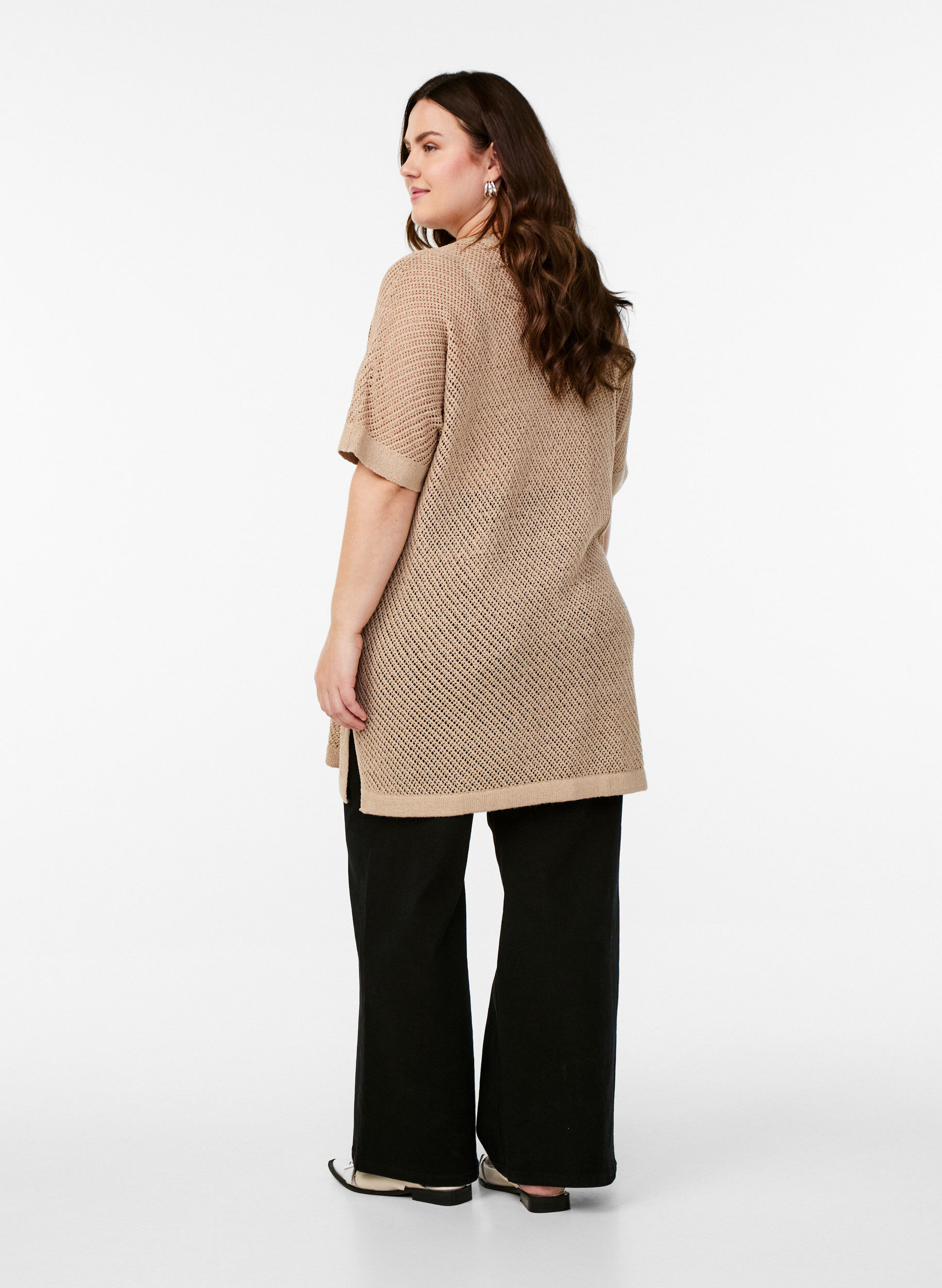 Zizzi FLASH - Kortermet strikket bluse med v-hals, Beige, Model image number 2