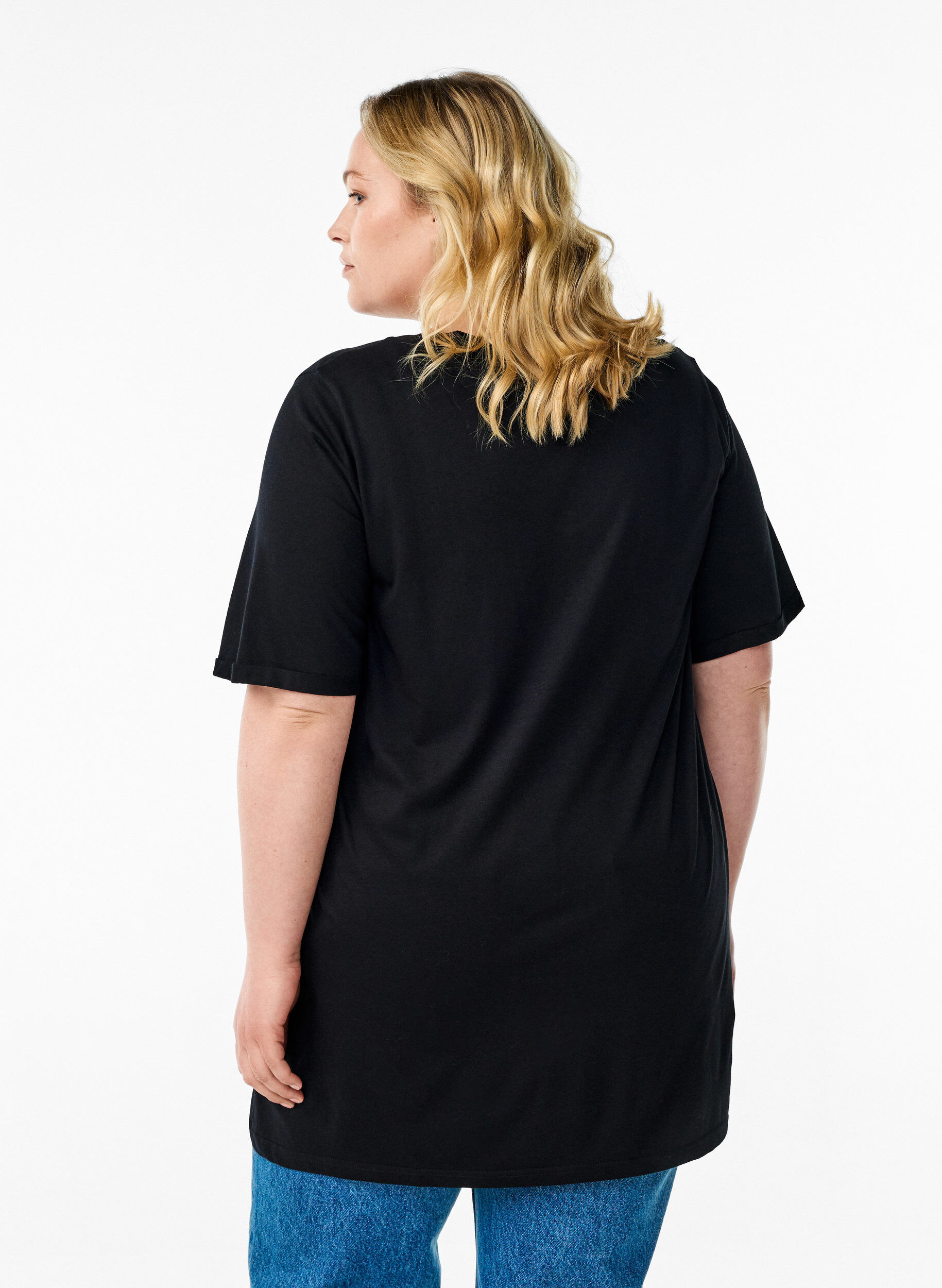 Zizzi Ensfarget oversized t-skjorte med V-hals, Svart, Model image number 2