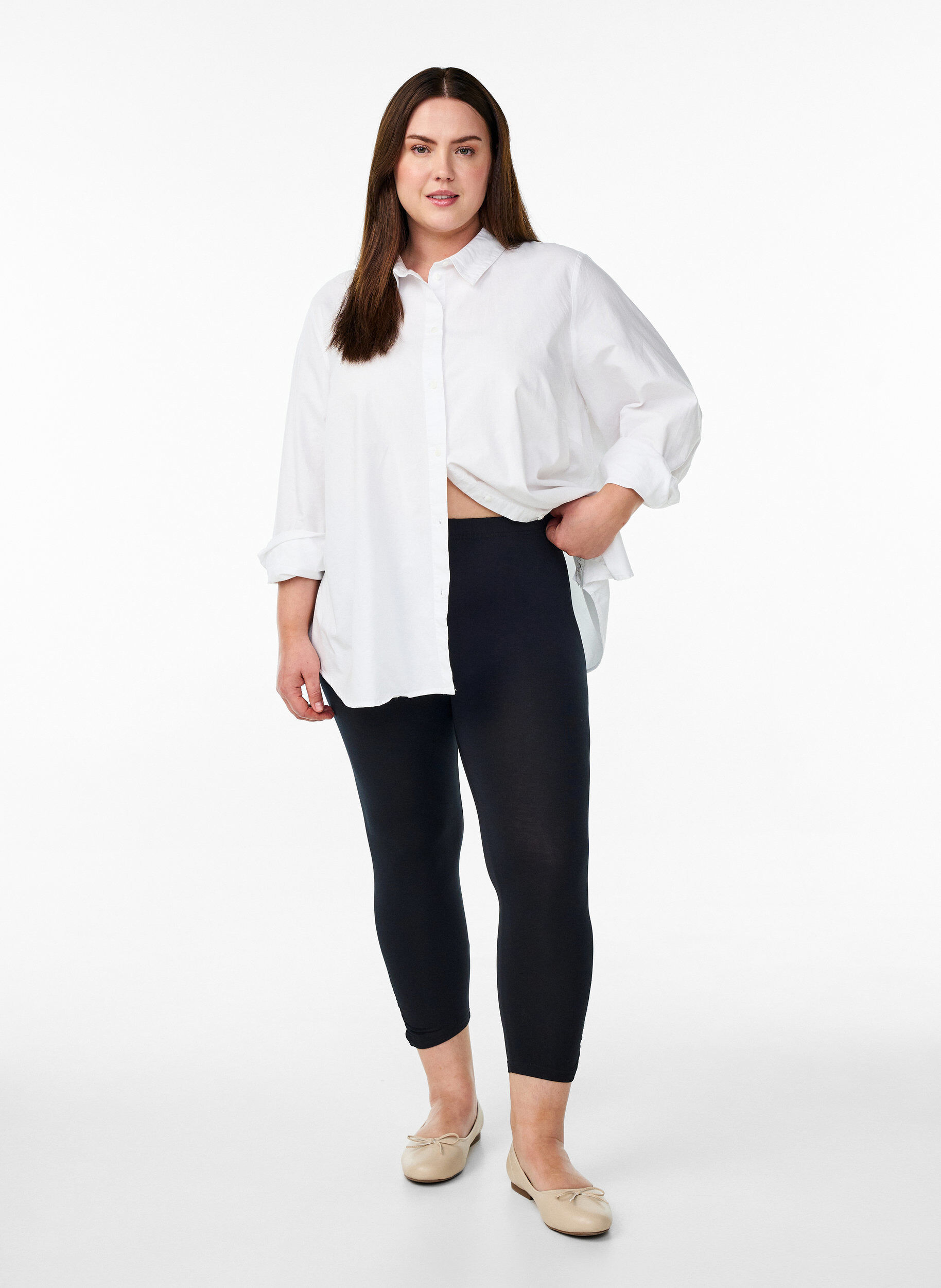 Zizzi Basis 3/4 leggings med rynkedetaljer, Svart, Model image number 1
