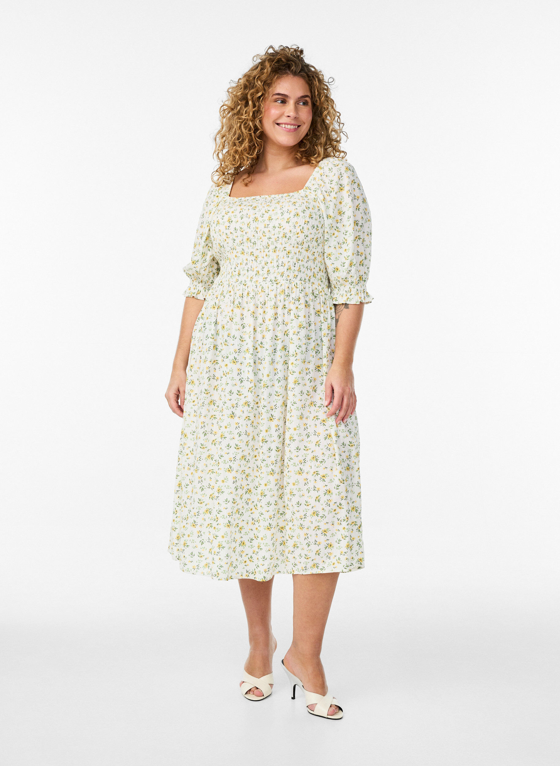 Blomstrete sommerkjole i viskose, Hvit, Model