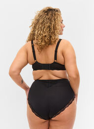Truse med høyt liv, blonder og mesh, Black, Model